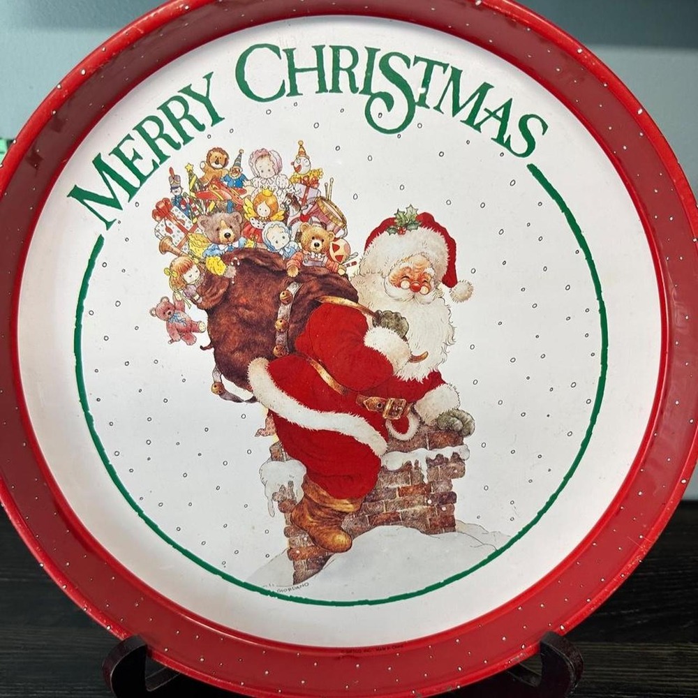 Vintage Giordano Christmas plate with Santa Claus and "MERRY CHRISTMAS' text.